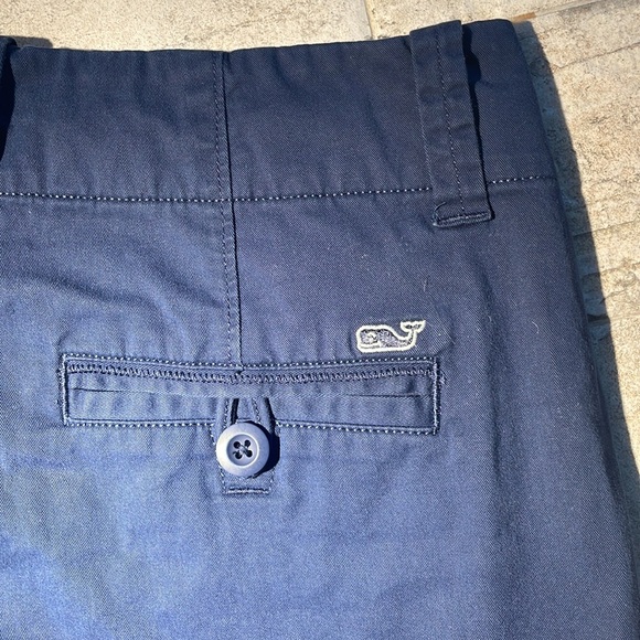 Vineyard Vines navy zip front shorts. 3” inseam, cotton / elastane. Size 0 - Picture 6 of 12
